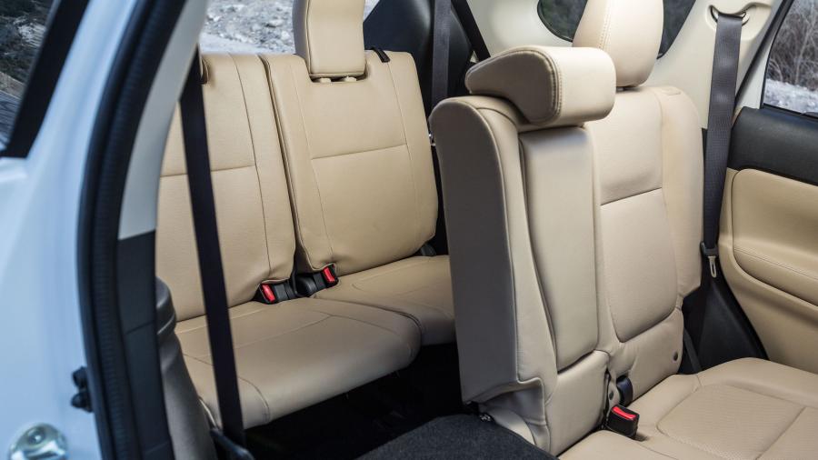 Интерьер Mitsubishi Outlander GT 2016 года  (фото 55 из 56)